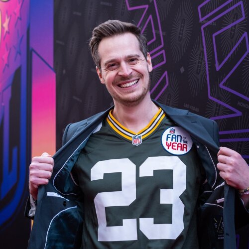Tom Grossi - Headshot.jpg